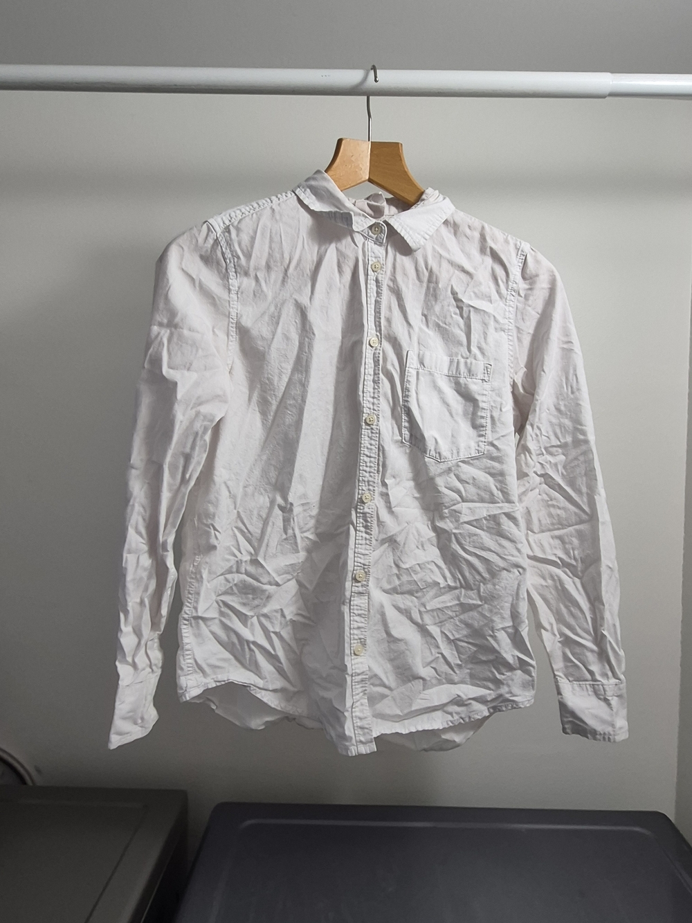GAP White Women's Long-Sleeve Button-Down Shirt